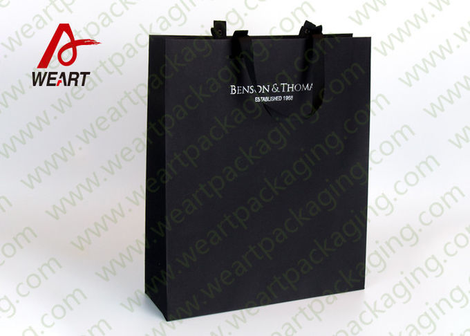 Άσπρες καρτών τσάντες μεταφορέων εγγράφου υλικές προωθητικές, που μαρκάρονται τις προωθητικές τσάντες προϊόντων
